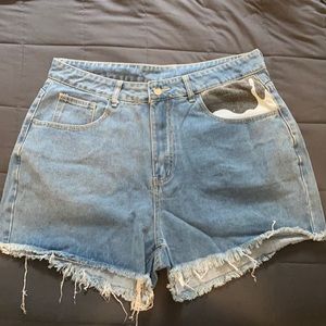 Jean shorts with cow details